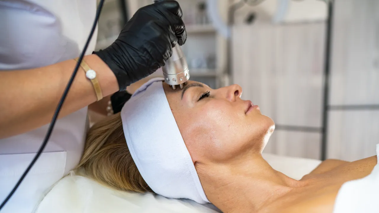 Anti-Age Facial + RF Lifting
