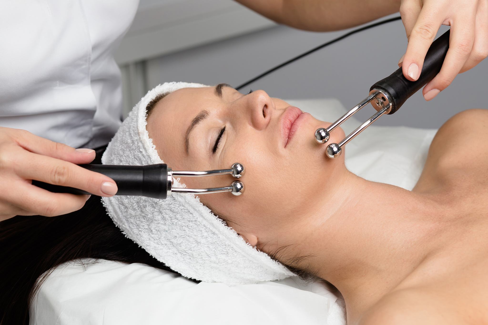 Microcurrent Muscle Toning Facial